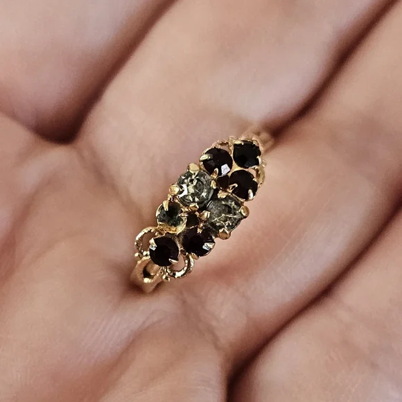 Vintage Sarah Coventry Gold Tone Clear Red Rhinestone Cluster Adjustable Ring - Picture 5 of 7